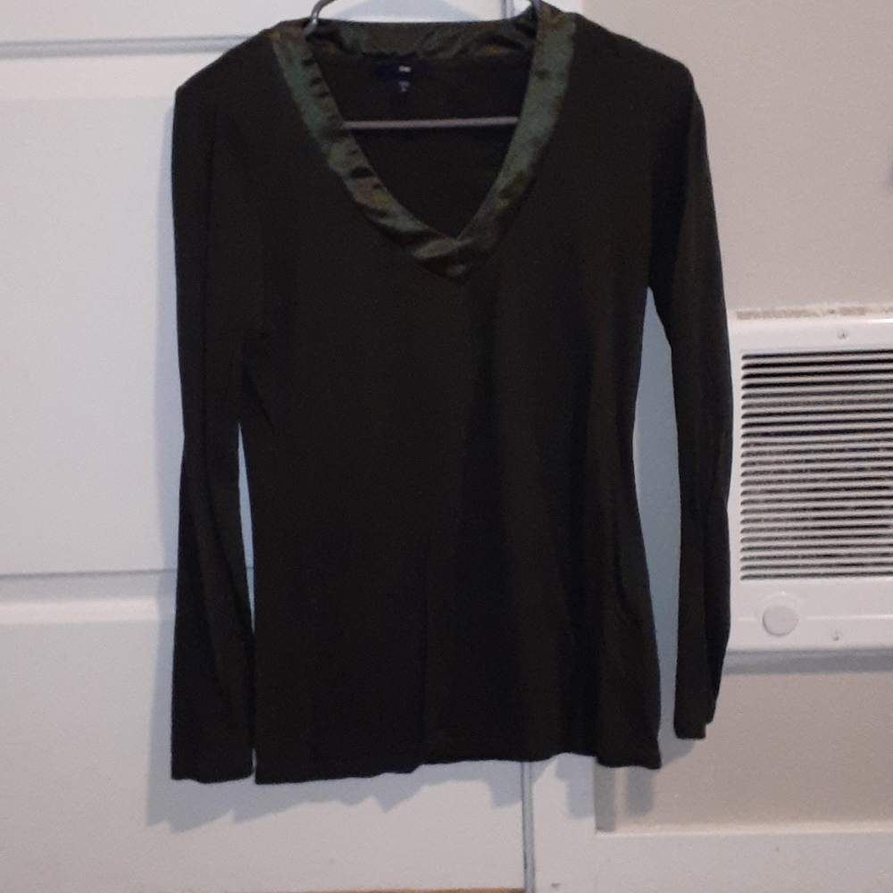 Green long sleeve with satin neckline
